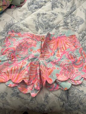 Lilly Pulitzer Pink & Aqua Scalloped Hem Patterned Shorts